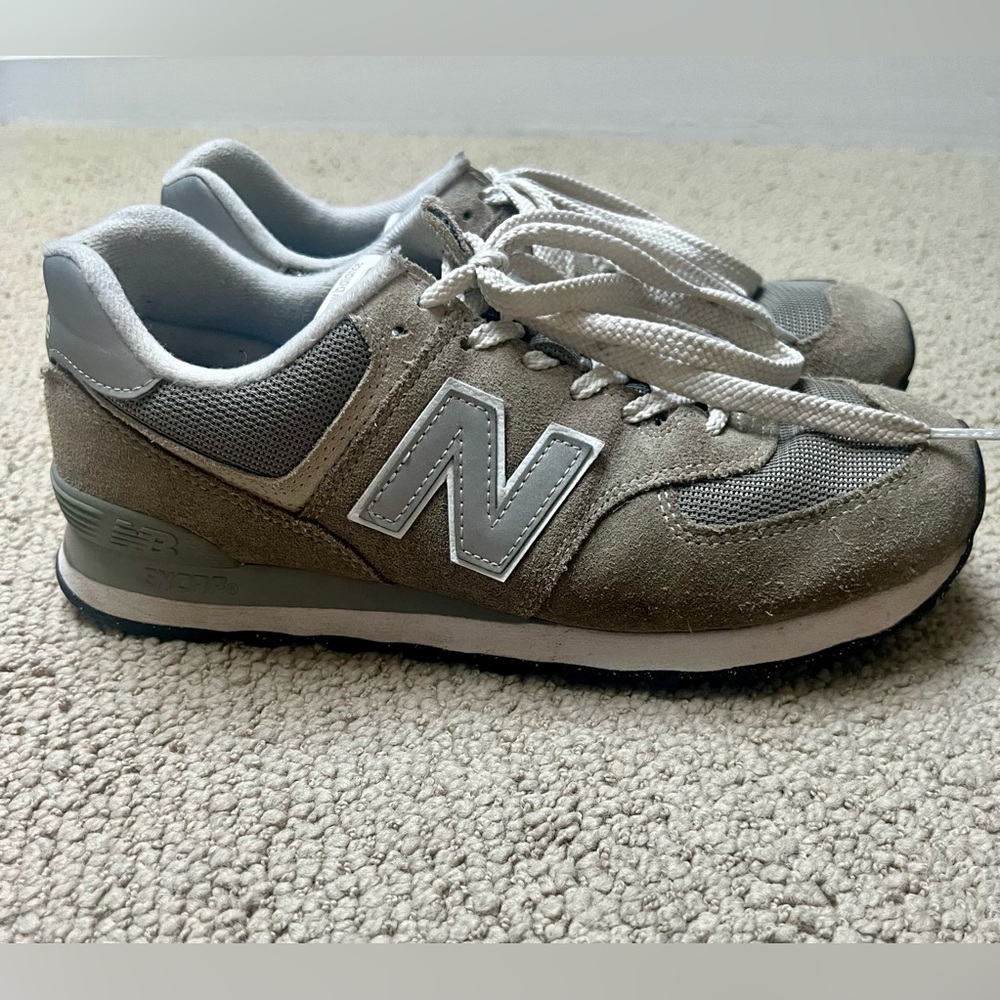Men’s new balance 574 size 9
